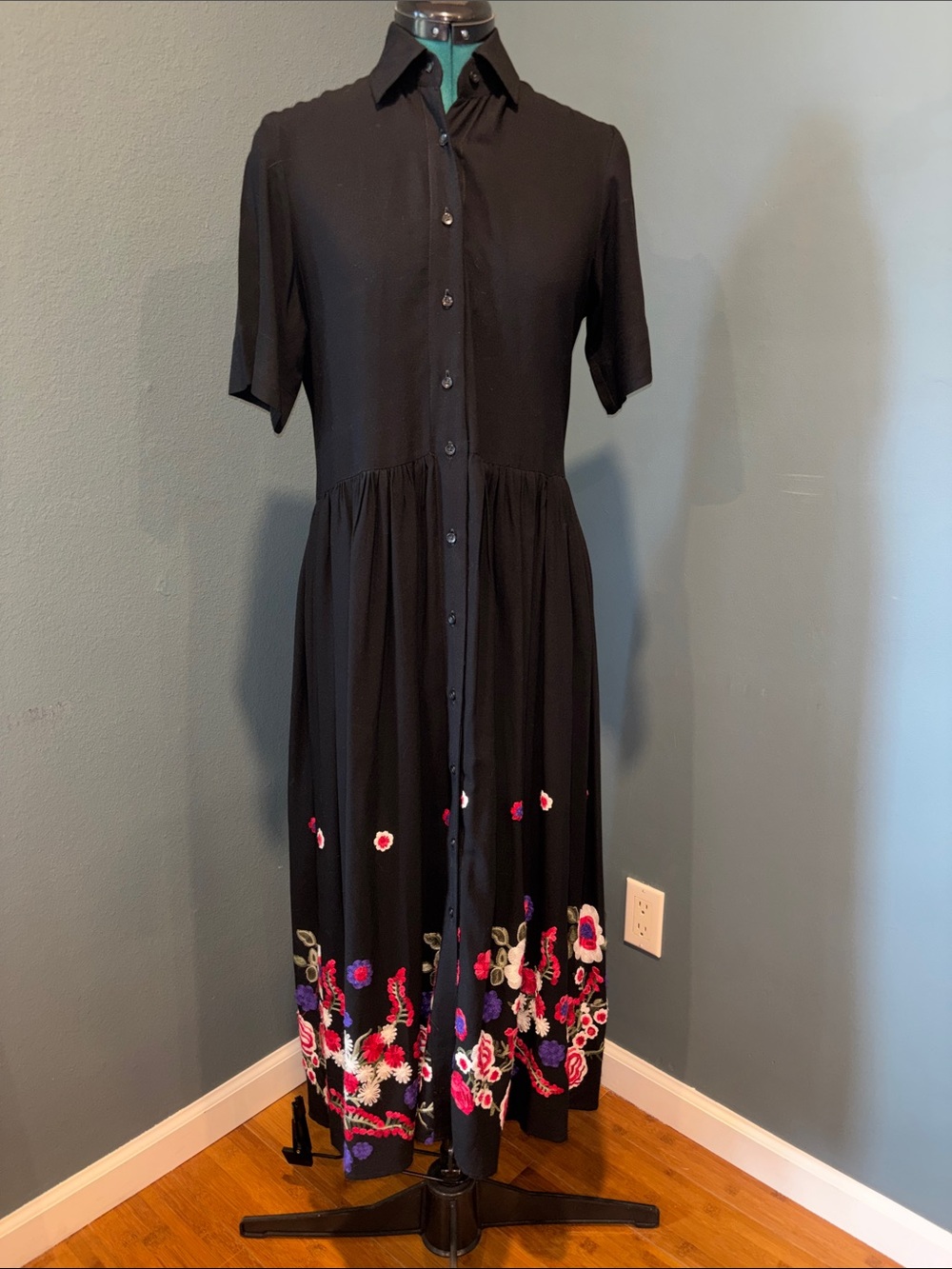 Black Midi Shirt Dress with Colorful Floral Embroidery - made in Italy